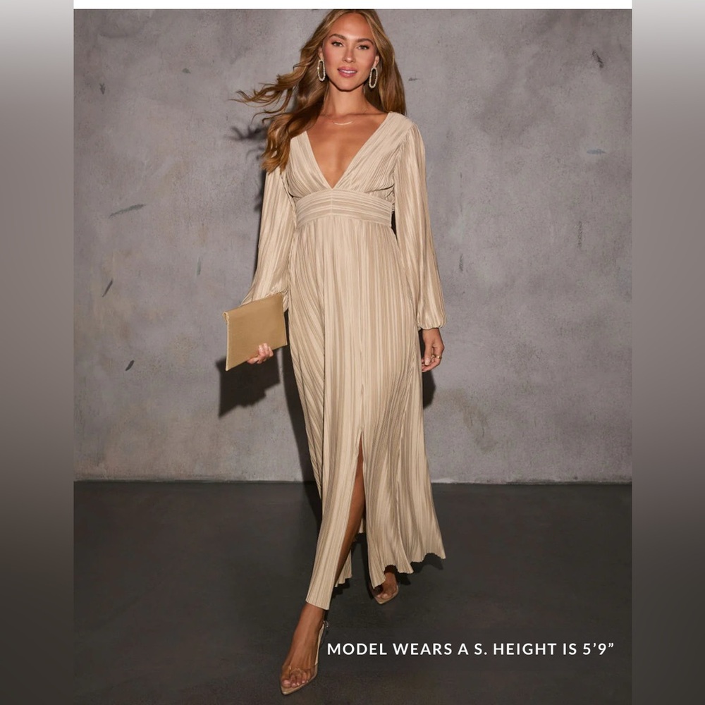 Vici Long Sleeve Cream Pleated Maxi Dress